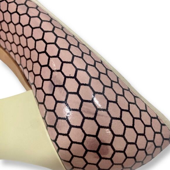 Marc Jacobs Vintage Patent Leather Fishnet‎ Pumps Size 39 - Picture 7 of 11